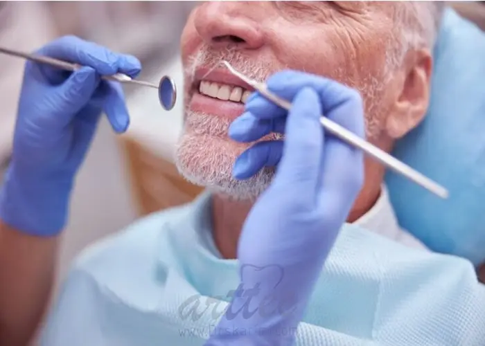 ایمپلنت دندان برای سالمندان و افراد مسن چگونه است؟